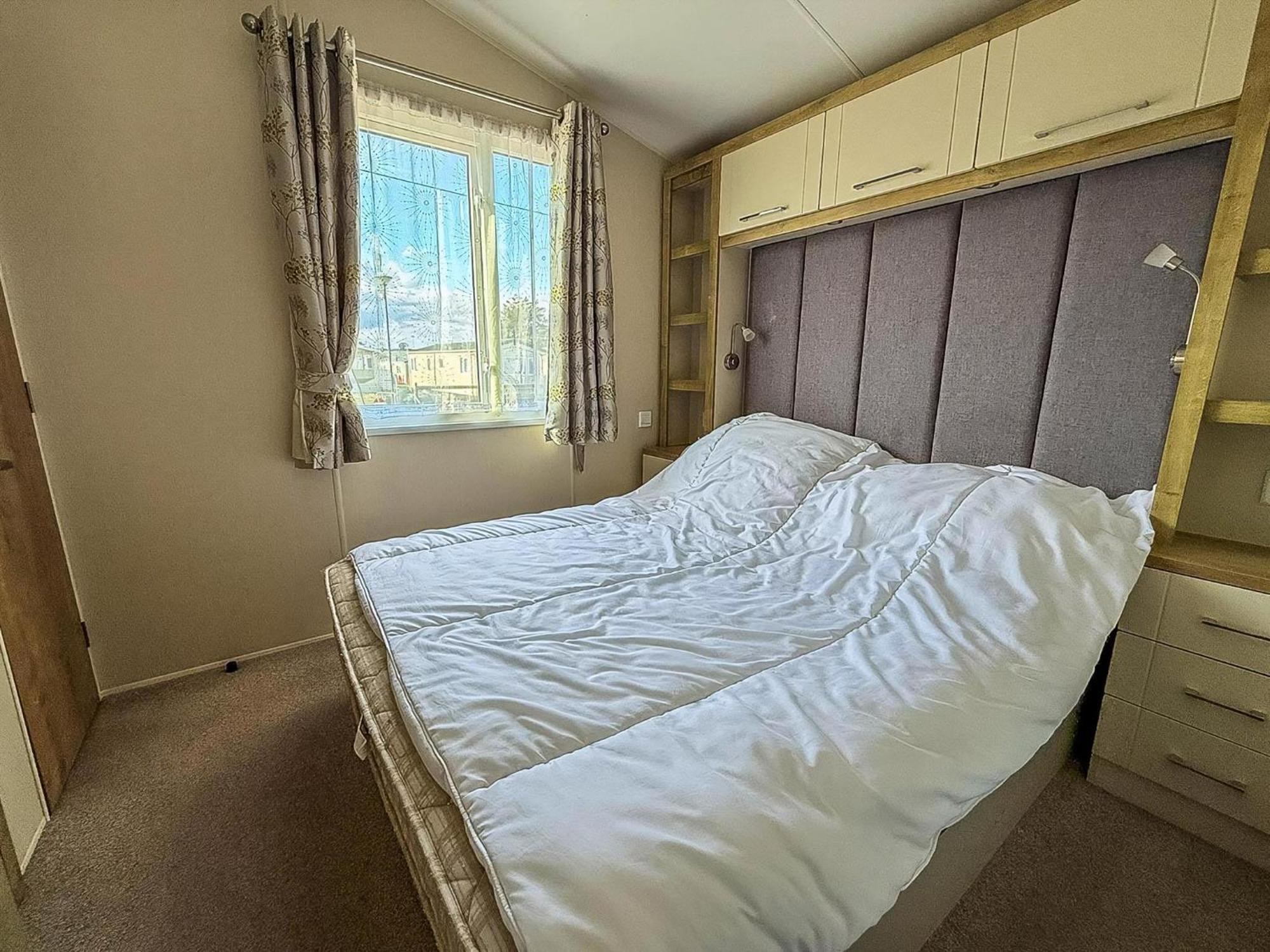 Lovely 6 Berth Caravan At Suffolk Sands Holiday Park Ref 45010Mv Felixstowe Kültér fotó
