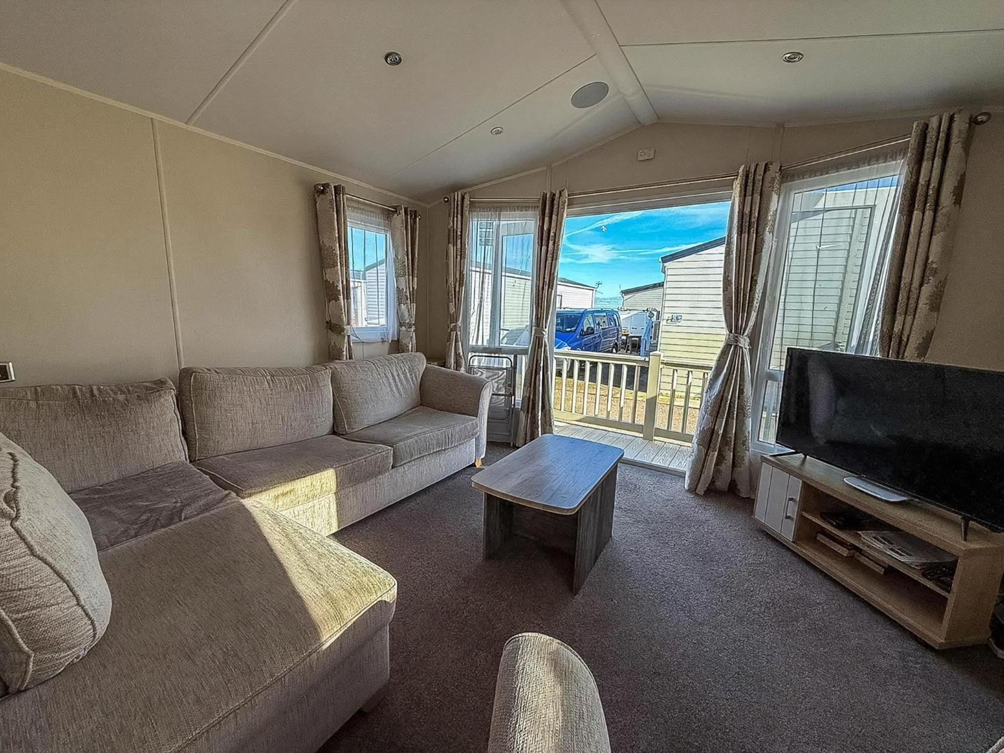 Lovely 6 Berth Caravan At Suffolk Sands Holiday Park Ref 45010Mv Felixstowe Kültér fotó
